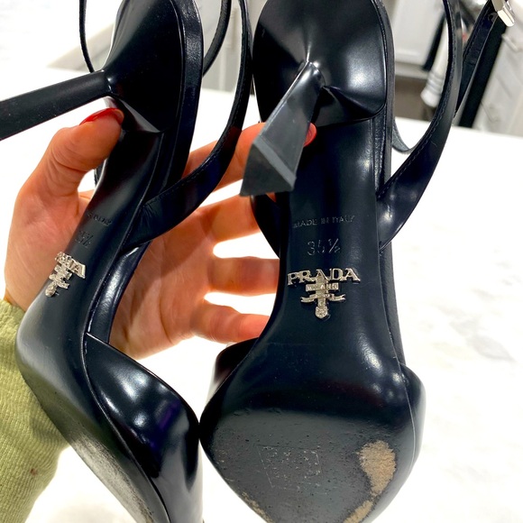 Prada
Prada Logo Plaque Pointed Toe Pumps - Picture 9 of 10